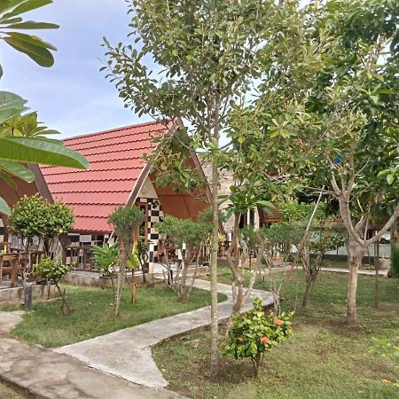 Meno Smile Cottages Gili Meno Dış mekan fotoğraf