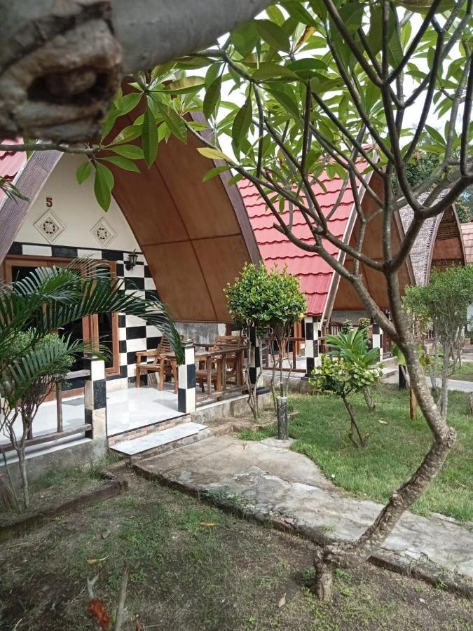 Meno Smile Cottages Gili Meno Dış mekan fotoğraf